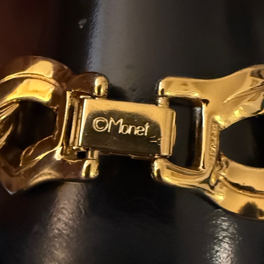 Monet Vintage 1980’s Gold Plated Double Link Chain Bracelet. Signed. Size 6.75 - Picture 4 of 5